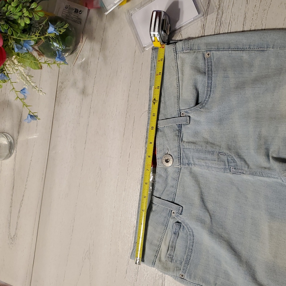 GUESS Light Blue Comfortable Medium Rise Skinny Jeans Sarah Fit. - Picture 7 of 9